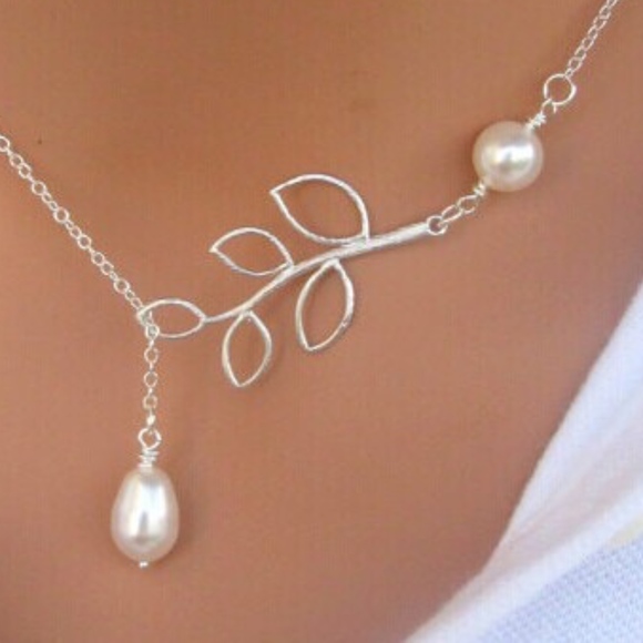 Adjustable Leaf and Double Imitatio Pearl Necklace - Picture 2 of 6